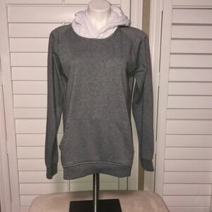 Like new  Colours by Alexander Julian sweatshirt Size / M   Bust 42"  Length 28"